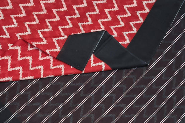 Jaipur mul cotton saree in red  in  zig zag pattern.
