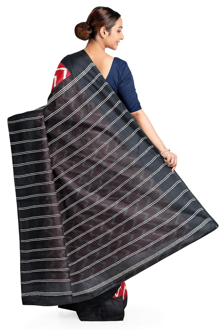Jaipur mul cotton saree in red  in  zig zag pattern.