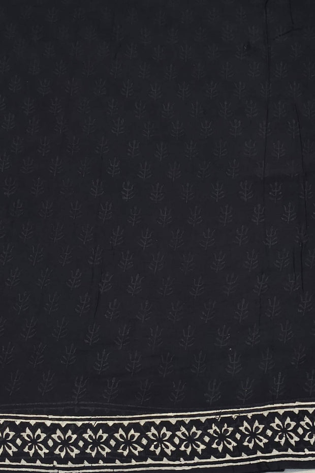 Jaipur mul cotton saree in black in floral pattern.