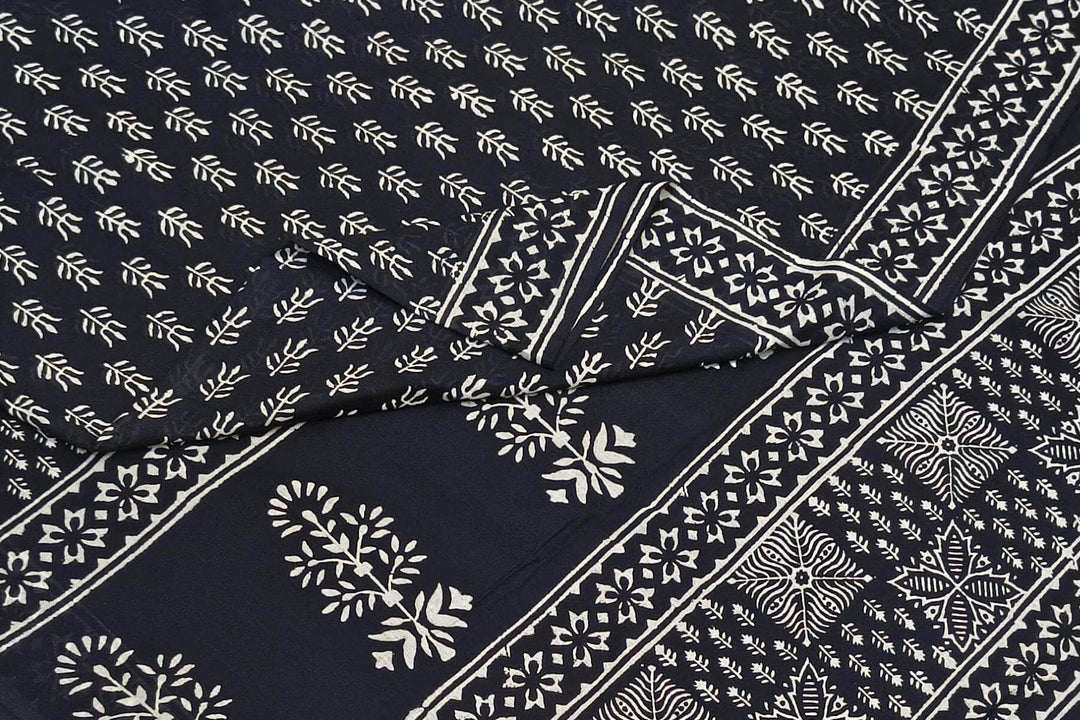 Jaipur mul cotton saree in black in floral pattern.