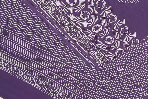 Jaipur mul cotton saree in purple in geometric pattern.