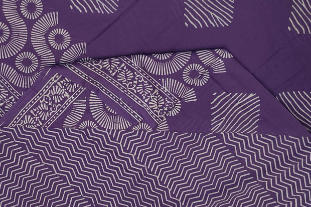 Jaipur mul cotton saree in purple in geometric pattern.