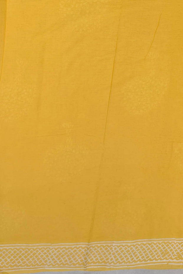 Jaipur mul cotton saree in light yellow  with plant motifs.