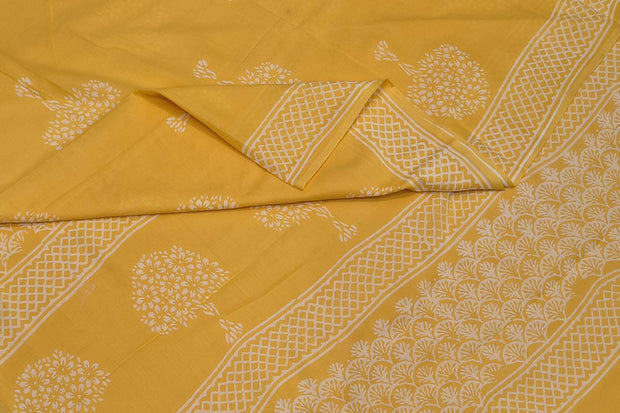 Jaipur mul cotton saree in light yellow  with plant motifs.