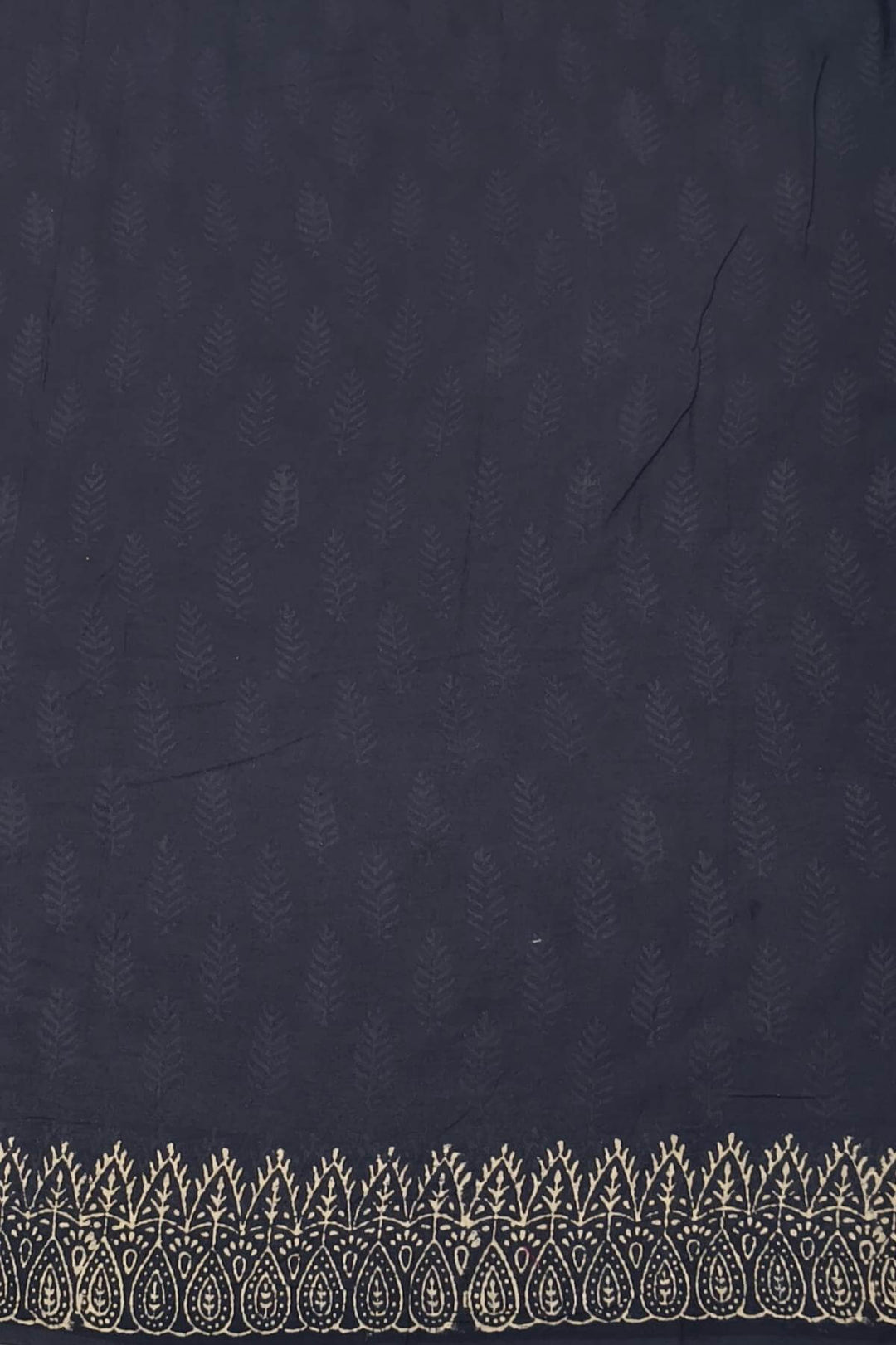 Jaipur mul cotton saree in indigo in floral pattern.