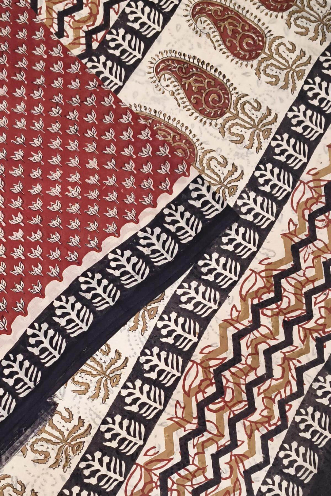 Jaipur mul cotton saree in maroon & beige