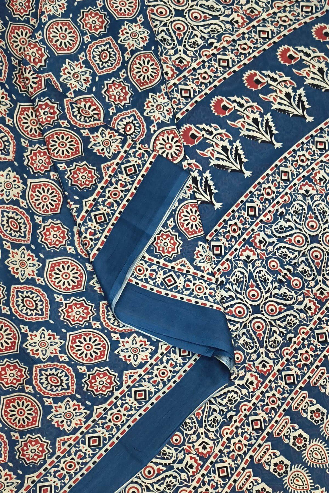 Jaipur mul cotton saree in navy blue & red