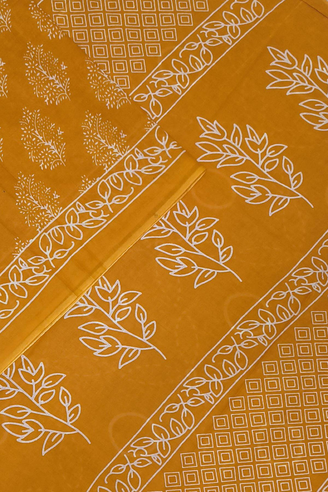 Jaipur mul cotton saree in orange with floral motifs