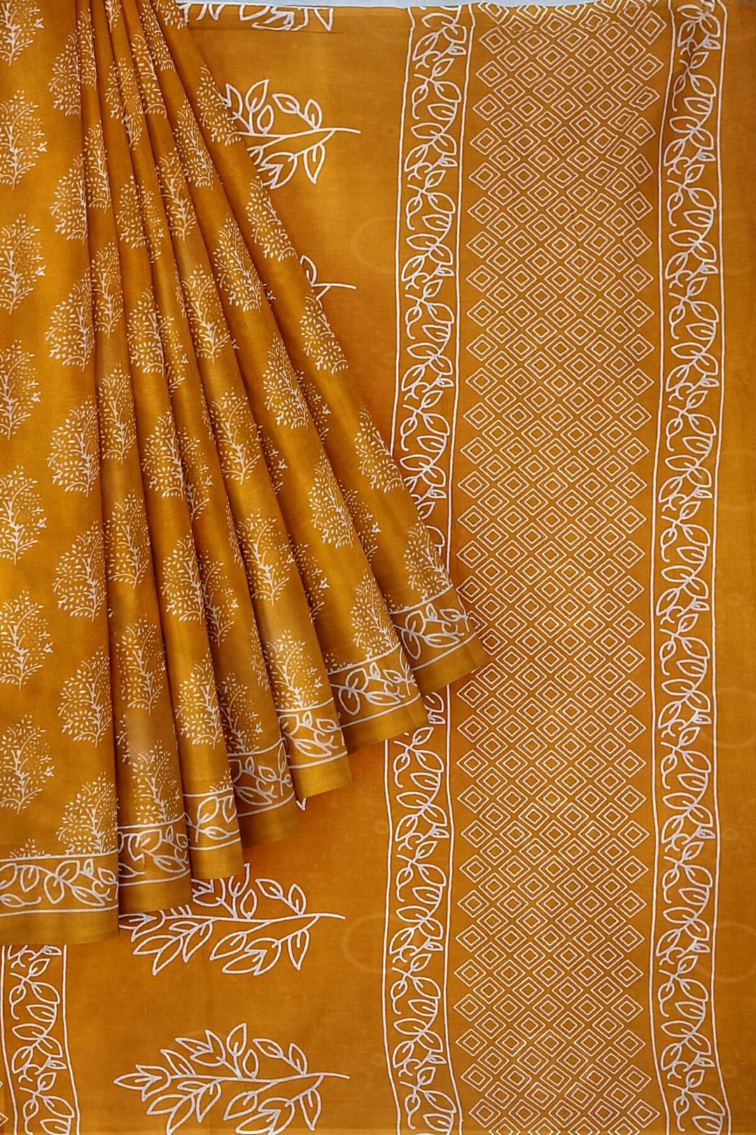 Jaipur mul cotton saree in orange with floral motifs