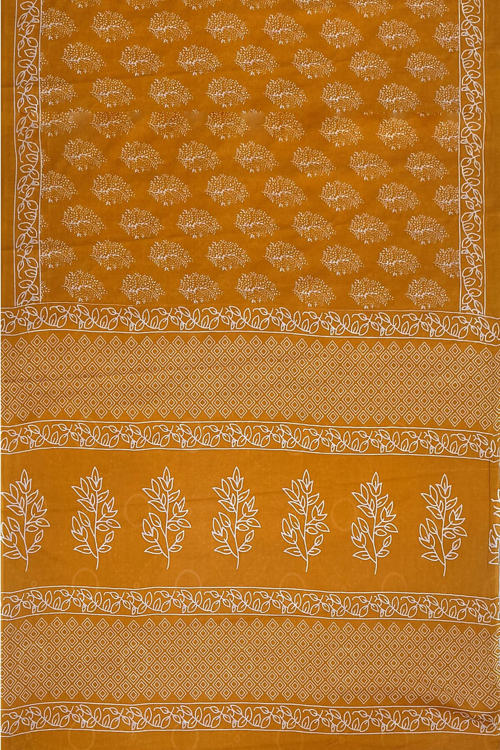 Jaipur mul cotton saree in orange with floral motifs