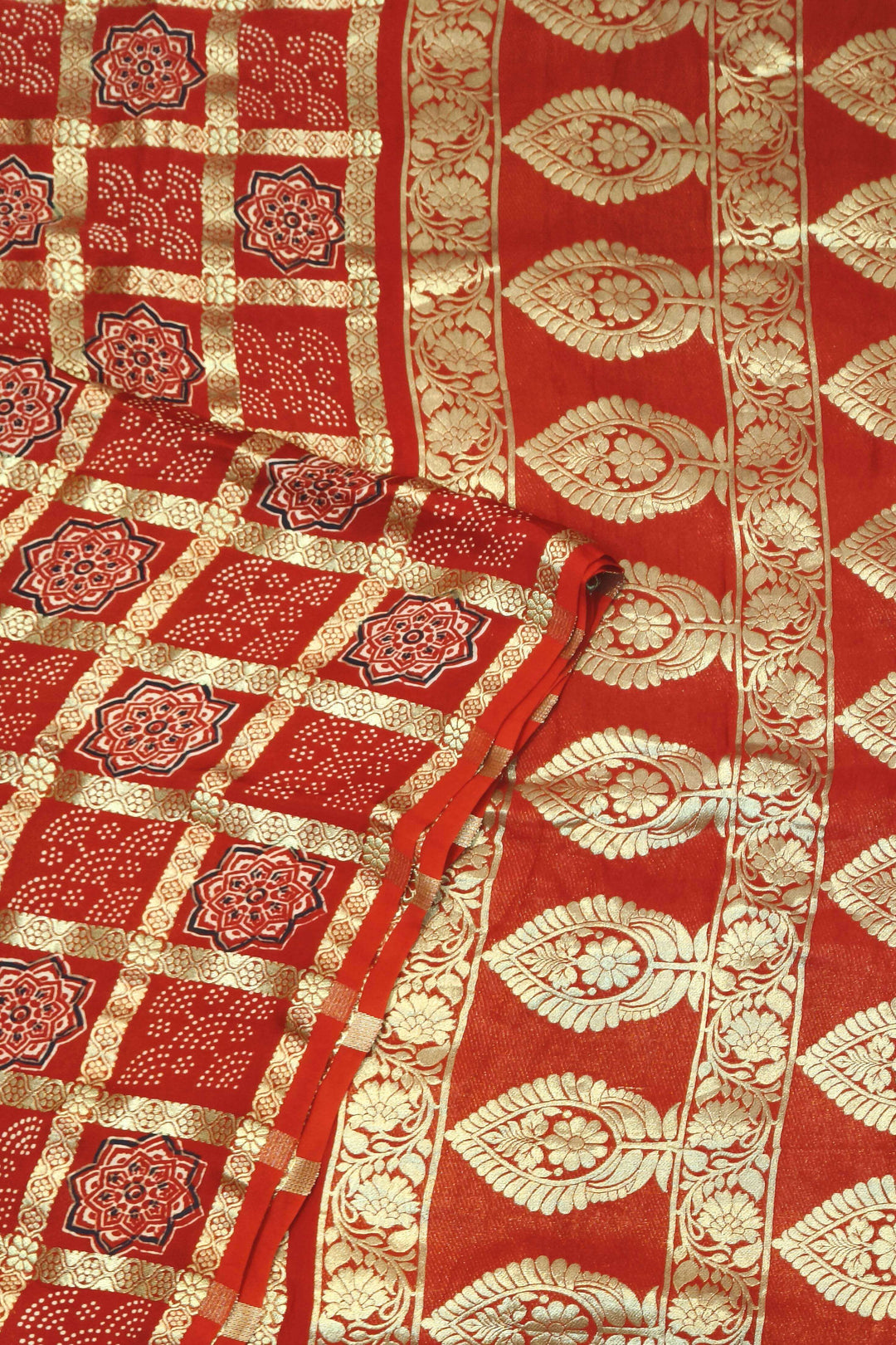 Modal silk saree in red in ghar chola pattern