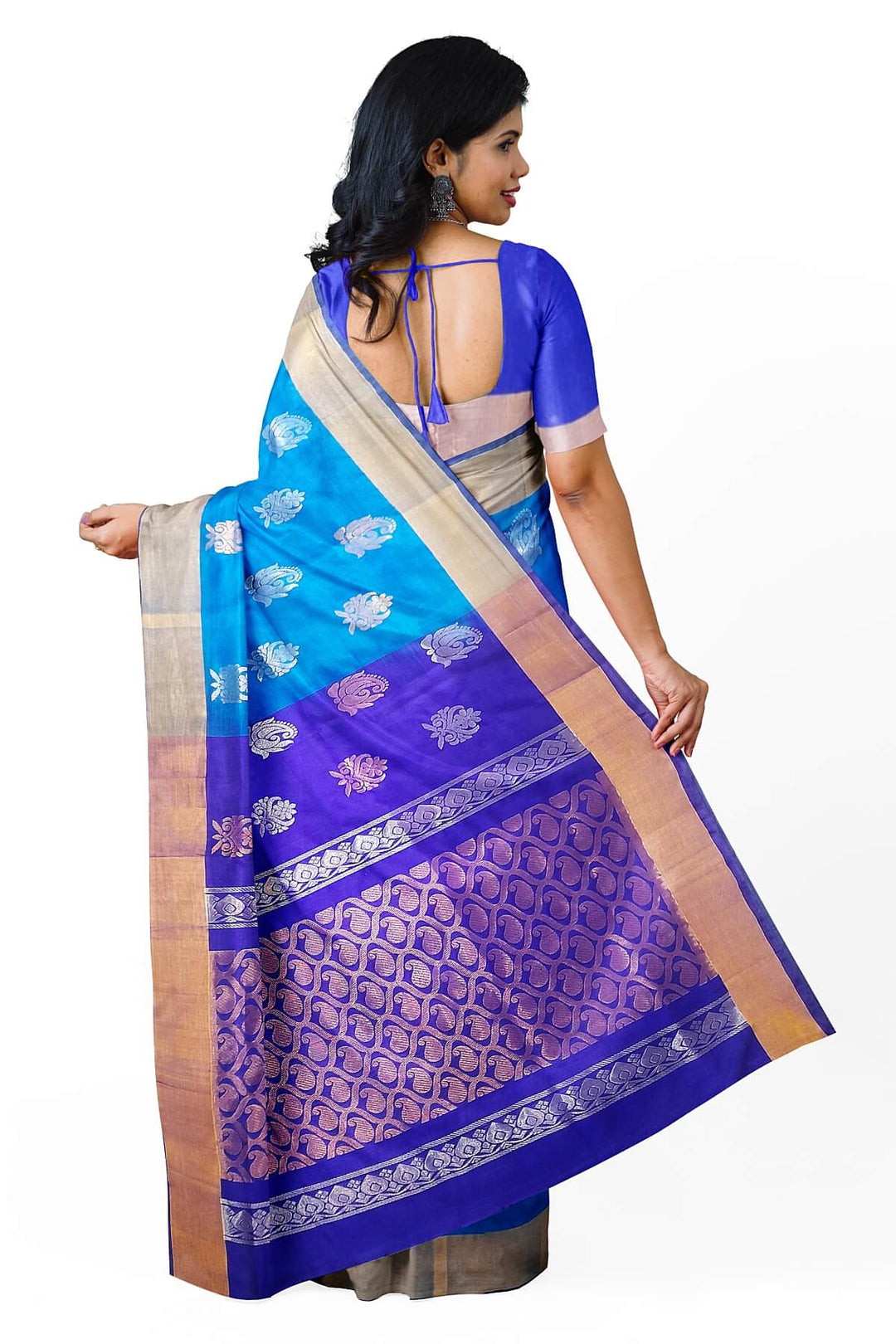 Handwoven Uppada pure silk saree in torquoise blue with floral motifs in gold & silver.