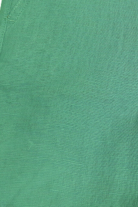 Solid linen shorts with stretchable waist and pockets in teal green