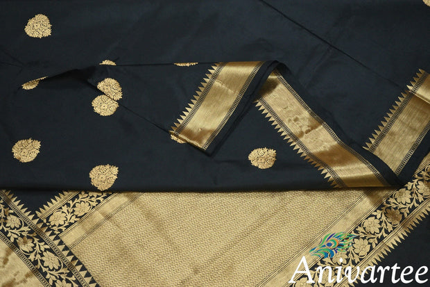 Handloom Banarasi katan pure silk saree in black with big buttas