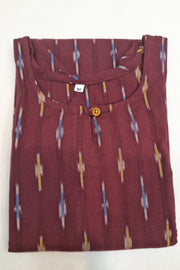 Handwoven ikat cotton kurta in straight cut in maroon