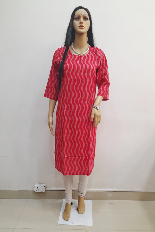 Handwoven ikat cotton kurta in straight cut in red in wave pattern