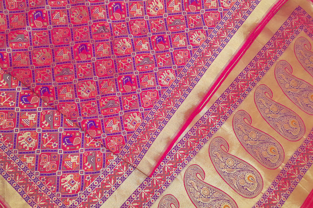 Handwoven Banarasi silk saree in  narikunj pattern in pink  with contrast pallu