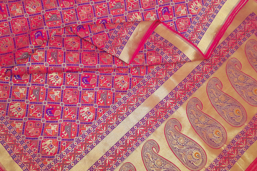 Handwoven Banarasi silk saree in  narikunj pattern in pink  with contrast pallu